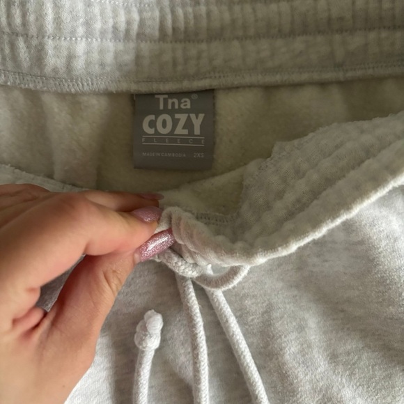 Aritzia mini skirt - Picture 2 of 2